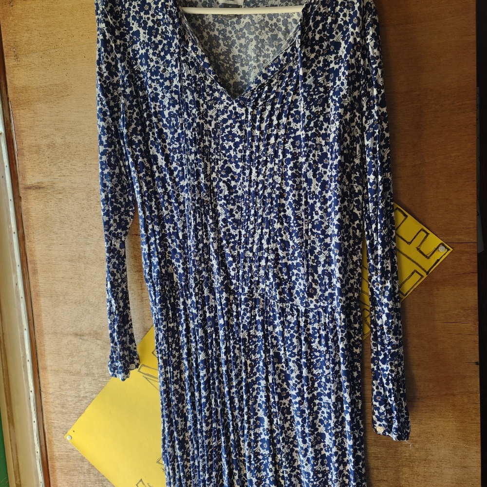 OLD NAVY DRESS. SIZE MISSES MEDIUM.